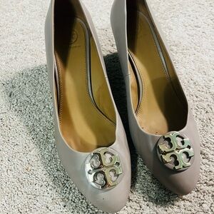 EUC Tory Burch Tan Leather Miller Wedge with Logo